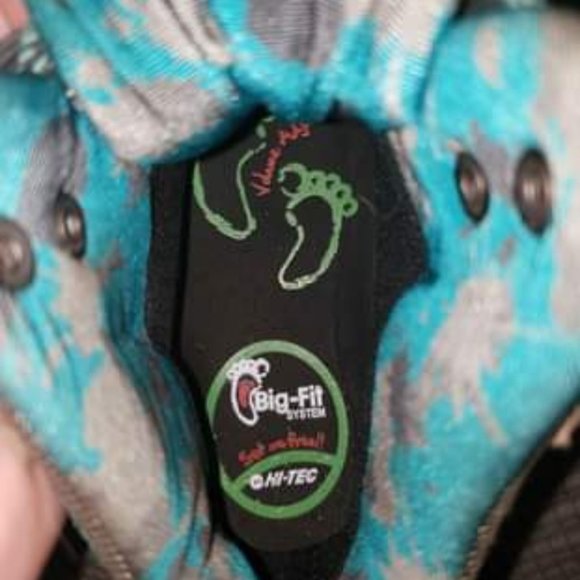 Hiking boots - Picture 4 of 4